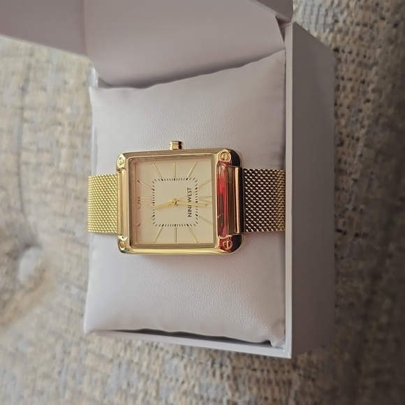 NINE WEST WOMEN'S GOLDTONE ANALOG WATCH - Picture 12 of 13